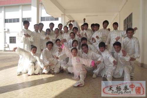 老挝孔子学院力促学子体验中国文化