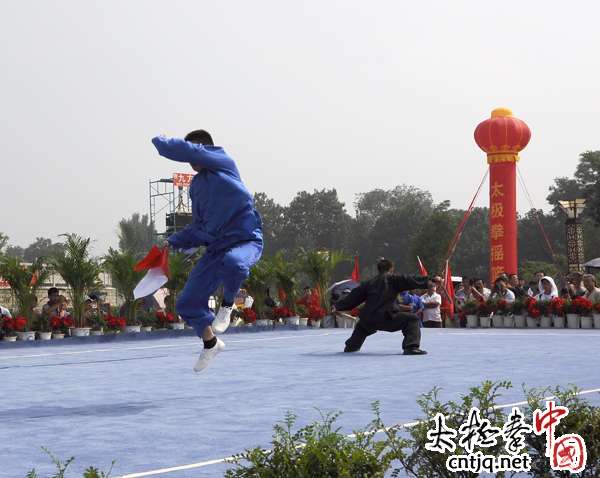 【视频】名家表演：陈二虎等太极单刀、太极双锏