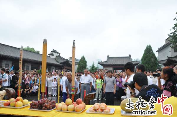 视频: 陈家沟陈式太极拳交流大赛公祭仪式