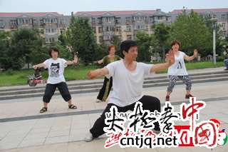 六旬老人免费教“太极拳”