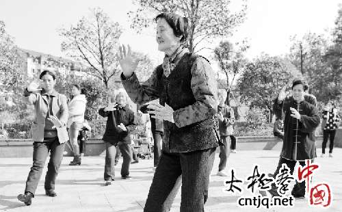 99岁老太打太极