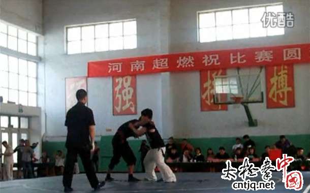 视频：2013全国武术太极拳赛推手对抗.陈跃辉