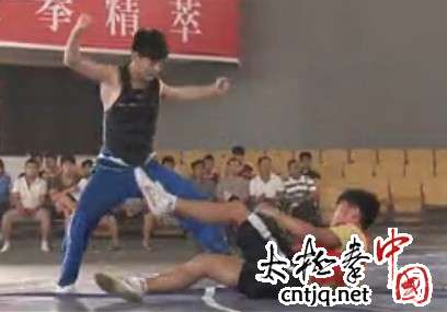 视频: 温县第十九届太极推手锦标赛.朱泽行VS田耀文