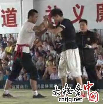 视频: 第七届太极拳交流大赛陈跃辉VS张易