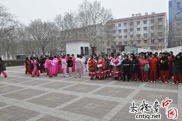 温县举行庆“三八”妇女健身展示活动