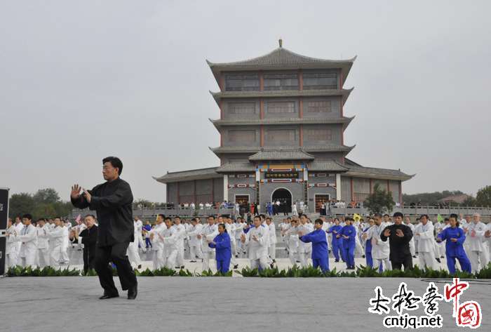 视频：陈小旺大师率千名弟子陈家沟演太极