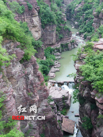 云台山的“盆地峡谷”红石峡美景。