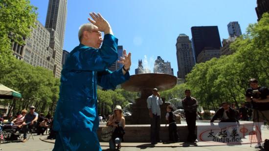 纽约市民庆祝“世界太极日” 中国太极拳