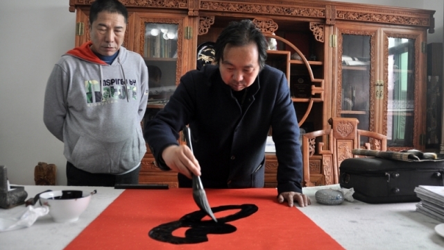 “太极猴寿”创始人李中元向中国太极拳博物馆捐赠“太极猴寿图”